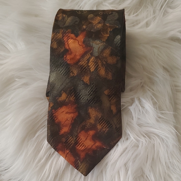 VILLA BOLGHERI 100% SILK Camouflage Tie in Orange and Brown - Picture 6 of 7